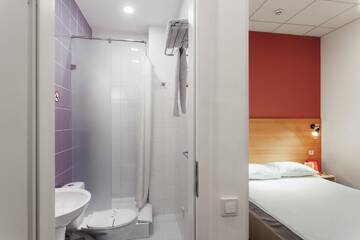 Бюджетный двухместный номер с 1 кроватью (без окна) в Отеле Orange Hotel